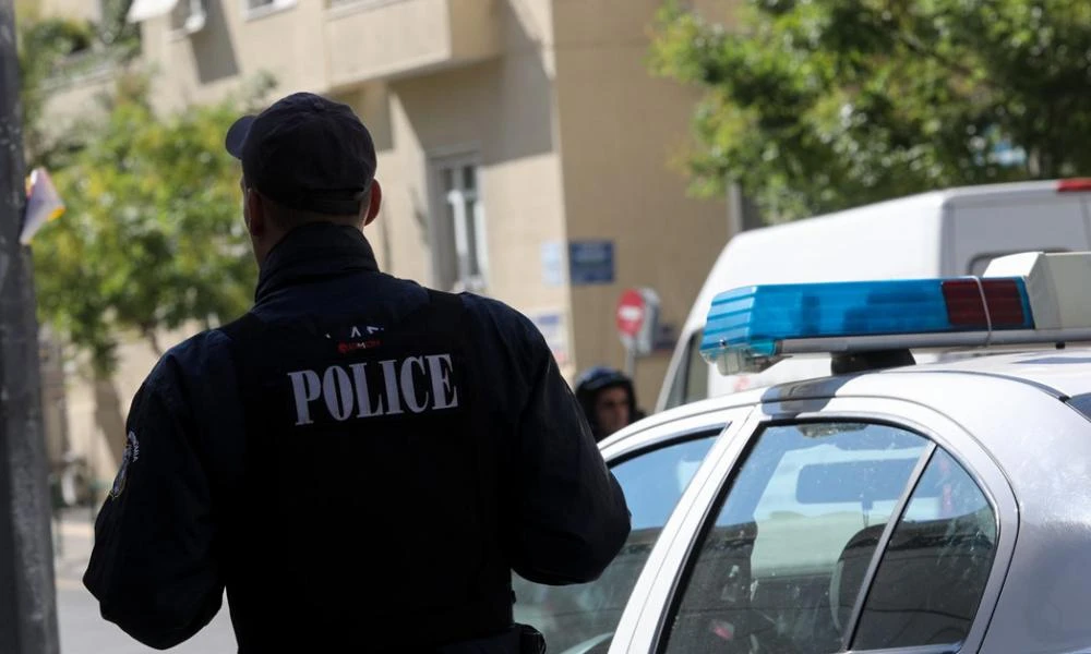 Καλάβρυτα: Σοβαρός τραυματισμός αστυνομικού - Κομμάτι δέντρου έπεσε στο κεφάλι του